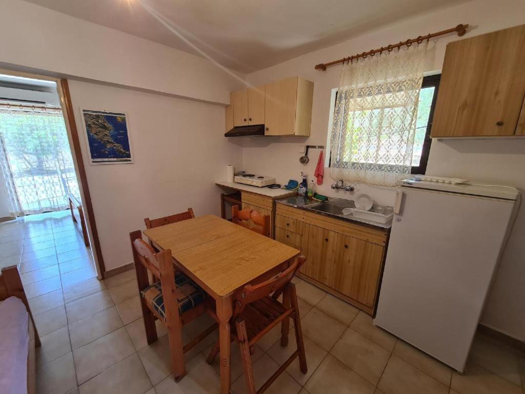 Το Κτήμα Της Ελιάς Του Τάκη Guest House Paralia Demonias ภายนอก รูปภาพ