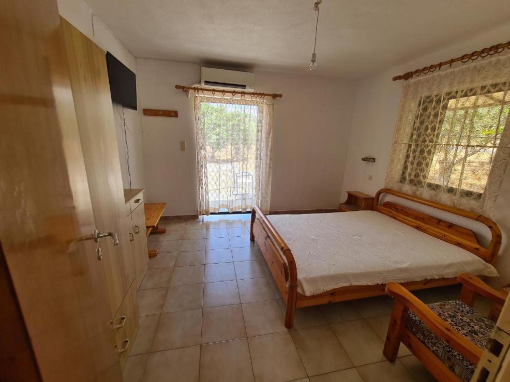 Το Κτήμα Της Ελιάς Του Τάκη Guest House Paralia Demonias ภายนอก รูปภาพ