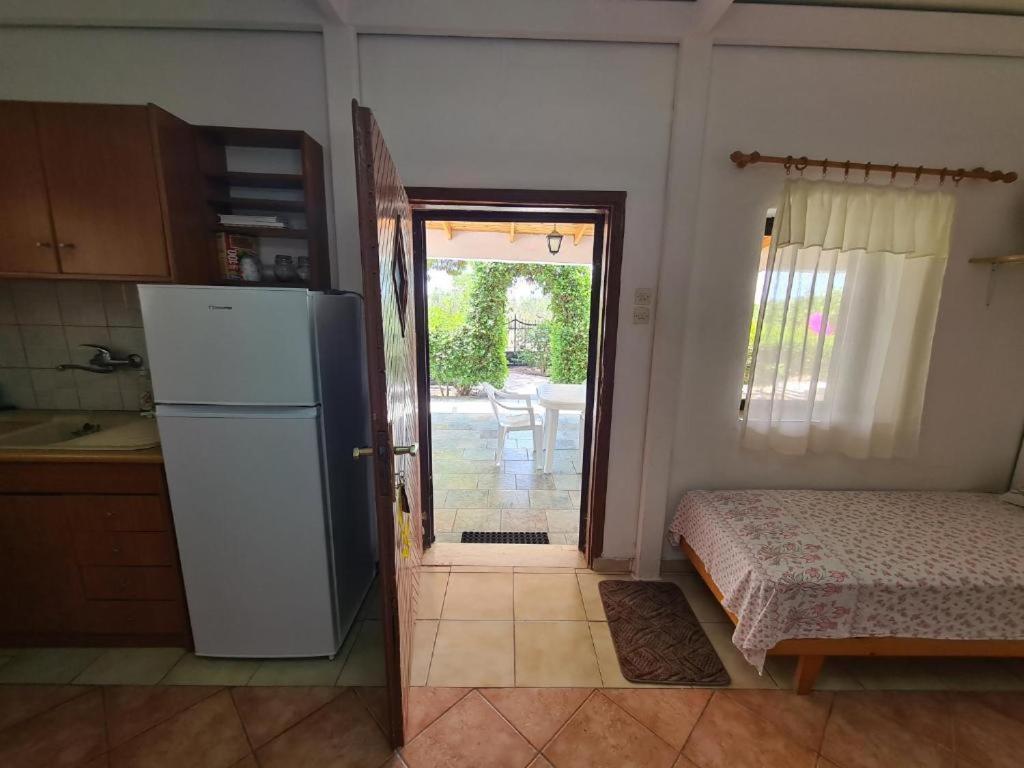 Το Κτήμα Της Ελιάς Του Τάκη Guest House Paralia Demonias ภายนอก รูปภาพ